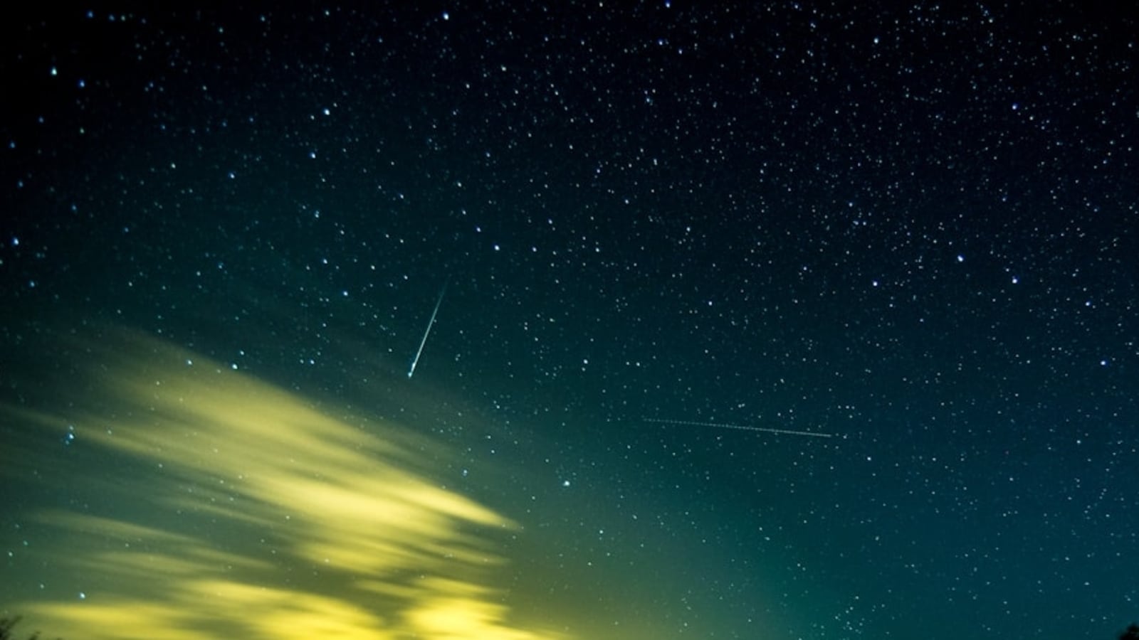 ‘Green meteor’ lights up Midwest skies; residents share stunning ‘shooting star’ video