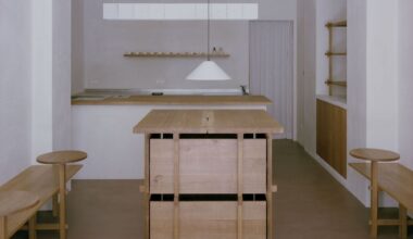 KURA-GE Coffee Shop / Moyésoa + Rémy Aznar