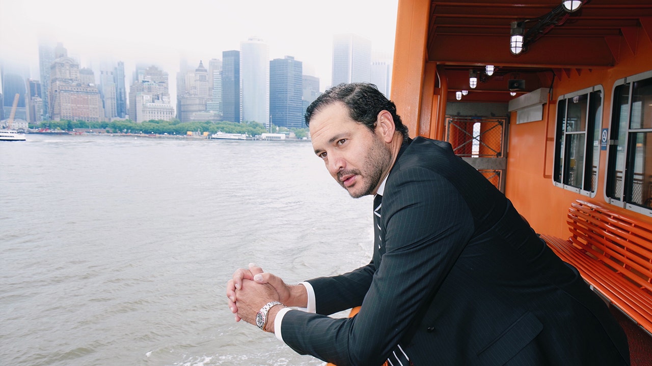 Cuban-American entrepreneur challenges Mamdani for NYC mayor