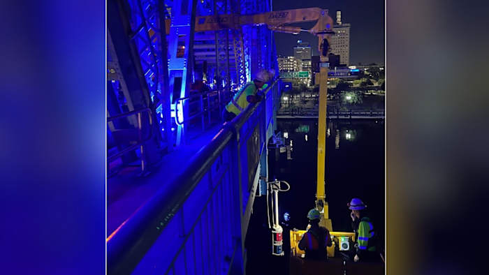 Main Street Bridge closed for repairs after boat crash