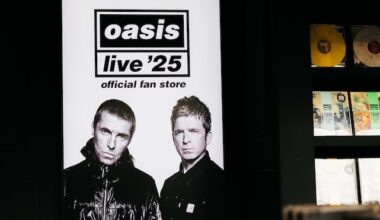 Some might say…there’s an Oasis pop-up shop coming to Chicago