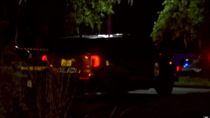 Man dies after being shot at apartment complex on Lakeshore Boulevard: police