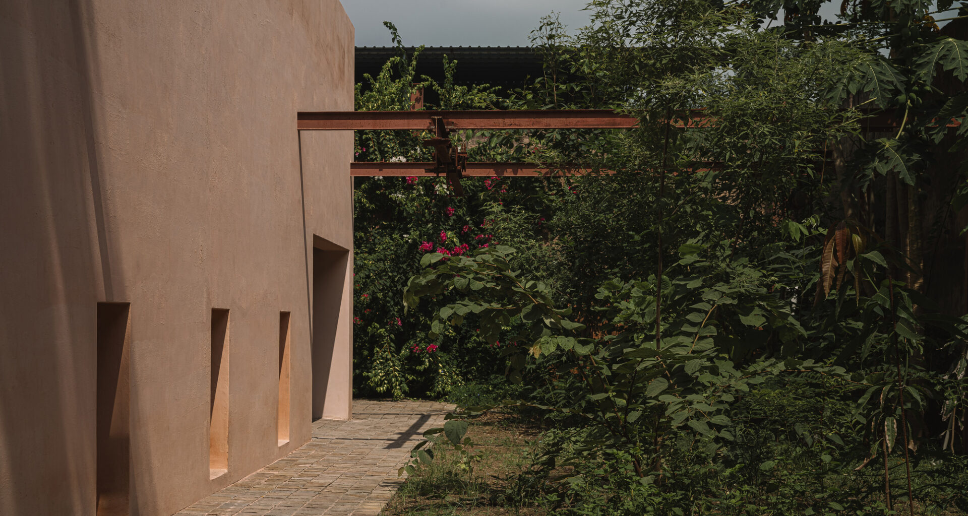 Mana Workplace / IKSOI | ArchDaily