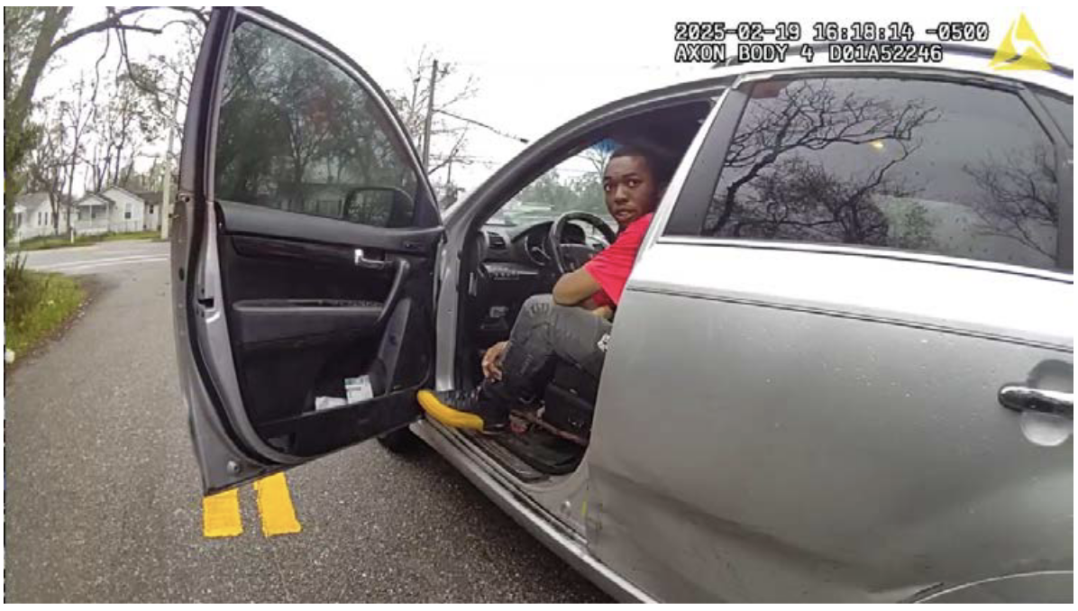 Jacksonville cop should have disclosed hit to driver's face, experts say