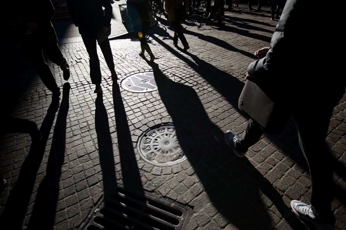 Default Warnings Start to Pile Up in the Private Credit Market
