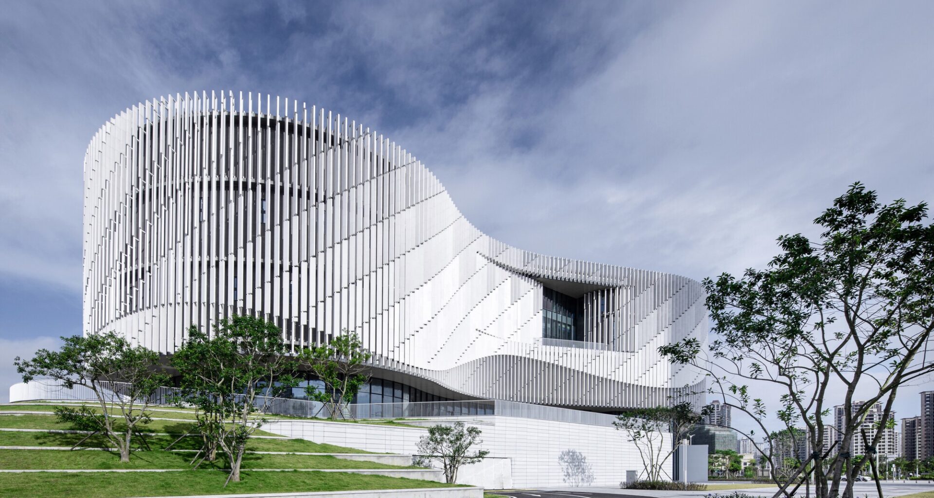 Yangjiang Cultural Center / Architectural Design & Research Institute of SCUT + Yifang Design Group
