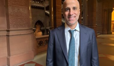 Battle of the bean counters: Challenger emerges for NY comptroller