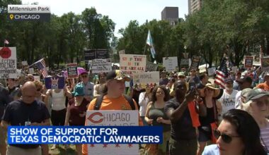 Texas House Democrats who fled to Illinois join Millennium Park rally downtown Chicago to protest Republican redistricting