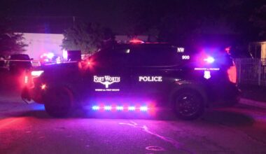 Fort Worth woman arrested, accused of stabbing man with glass bottle
