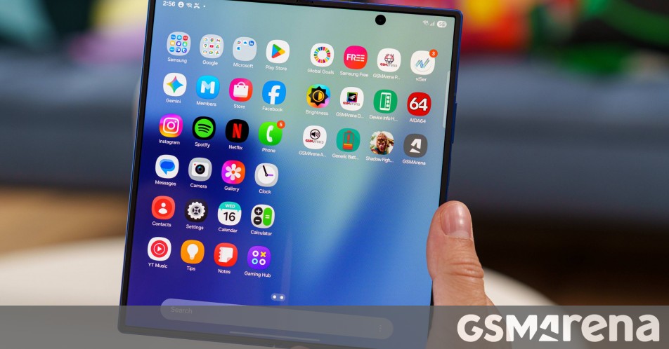 Samsung pokes fun at iPhones for not folding