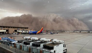 Massive dust storm hits Phoenix  - VIDEO