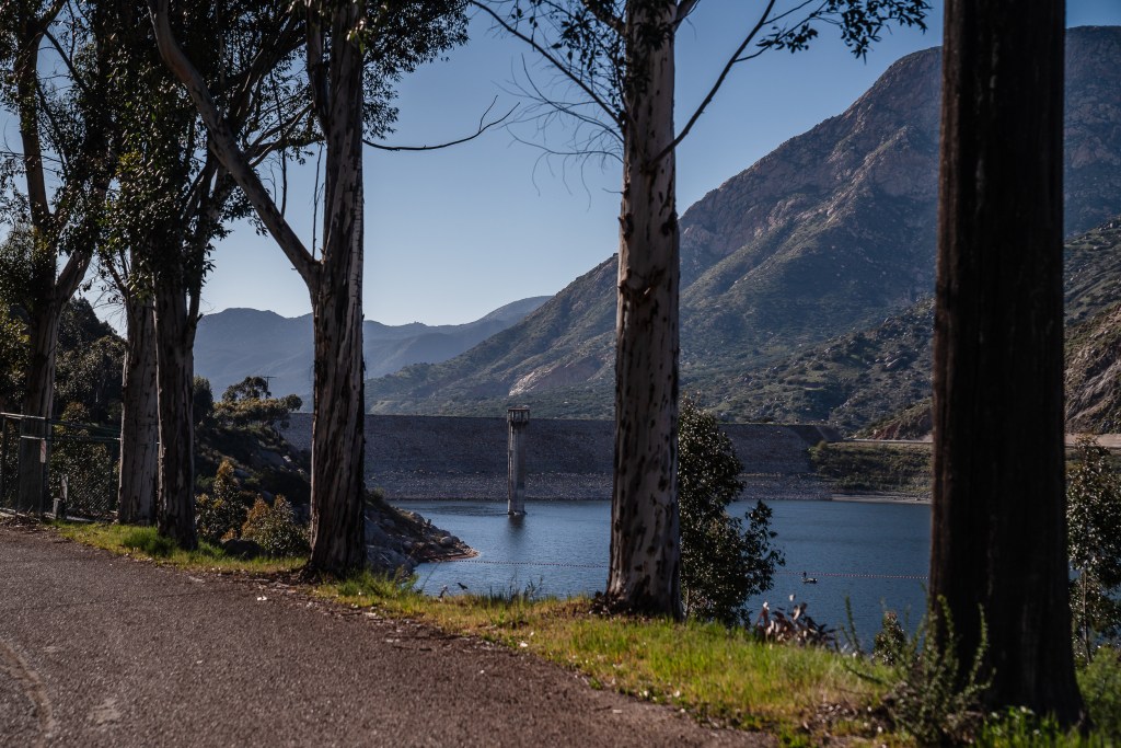 El Capitan Reservoir and dam on April 13, 2025, in Lakeside. / Ariana Drehsler for Voice of San Diego