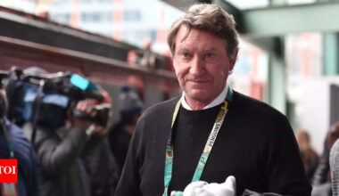 “He kept hitting”: Wayne Gretzky admits his last NHL game was “awful” as his dad kept pushing him to play one more year | NHL News