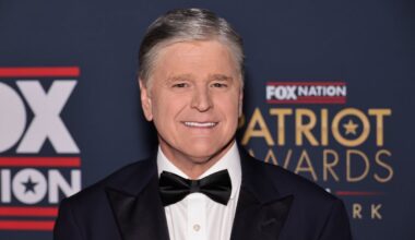 Sean Hannity says he left New York City because he got too many mean looks from people at restaurants