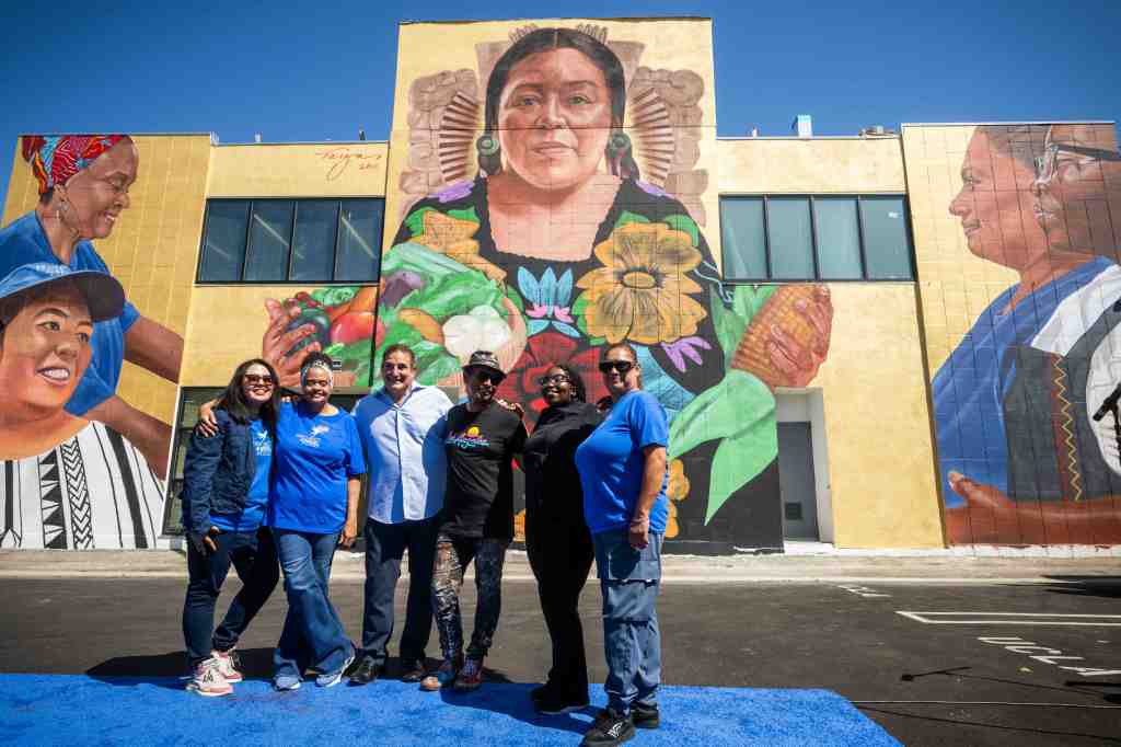 New mural at Project Angel Food celebrates compassion for Angelenos in need – Daily Bulletin