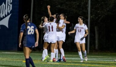 Royal Effort Leads Phoenix Past Queens