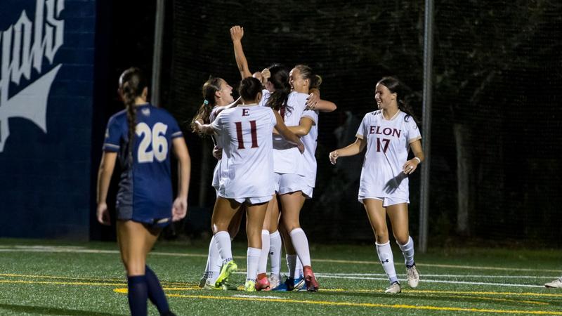 Royal Effort Leads Phoenix Past Queens