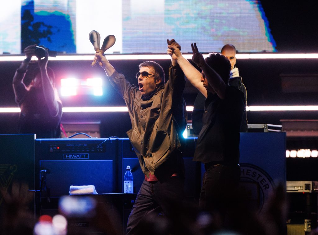 Oasis goes through the motions at Chicago reunion concert