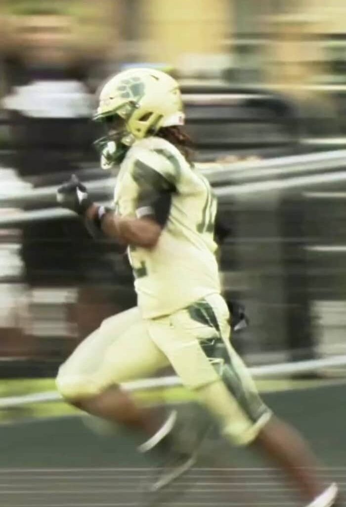 Tyshawn Ford got the juice 🧃💨 Breaks tackles, hits turbo, and he’s GONE!