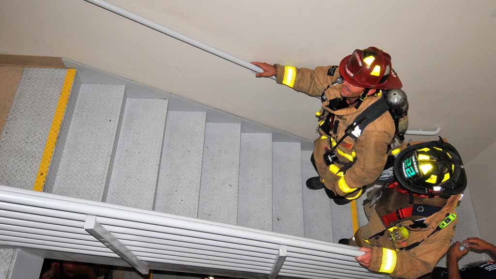 1,000 volunteers climb 110 flights of stairs for 9/11 Memorial Climb