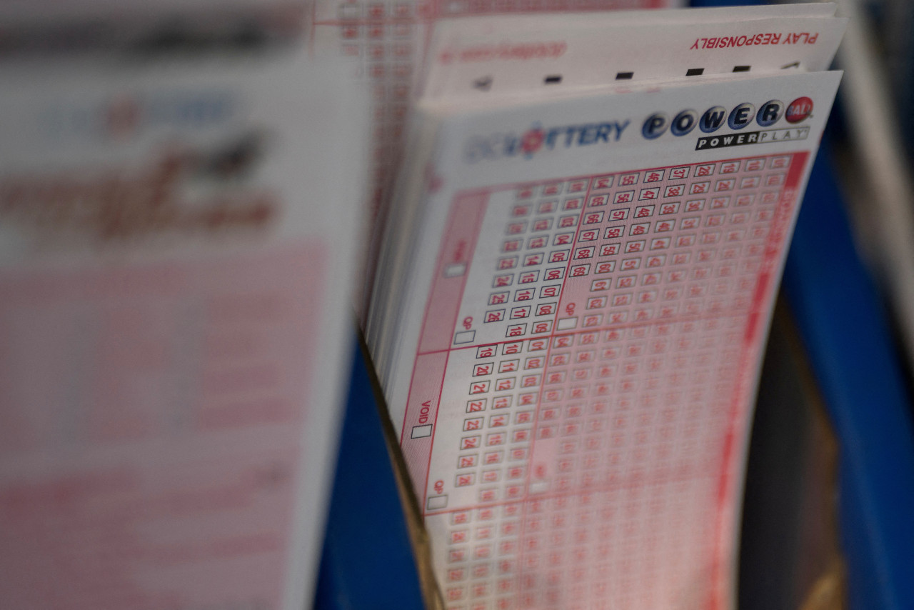 $1 billion Powerball jackpot Saturday night, 13th-largest in U.S. history