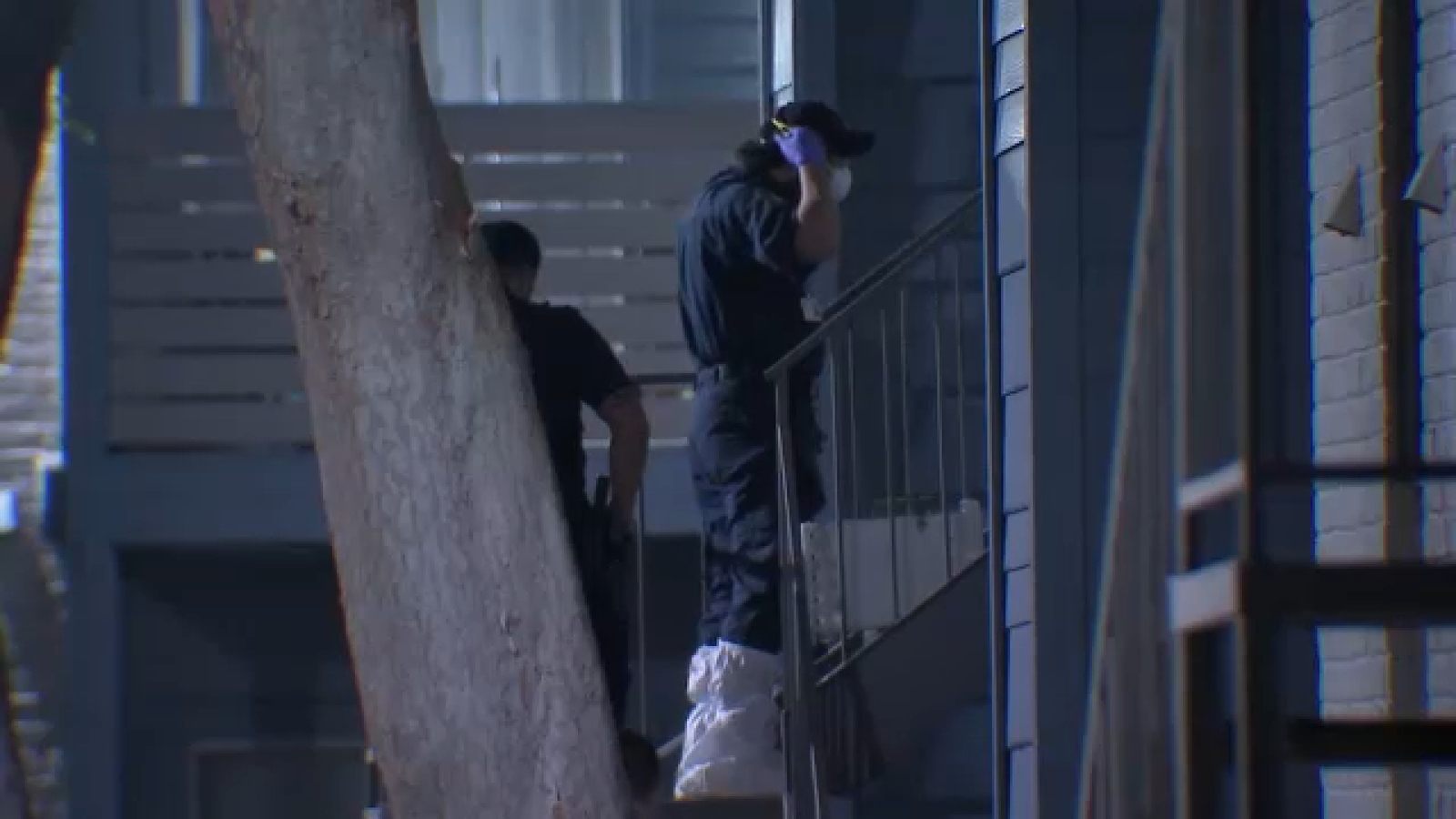 26-year-old man and woman die in apparent murder-suicide at apartment on Meadowglen Lane in west Houston, police say