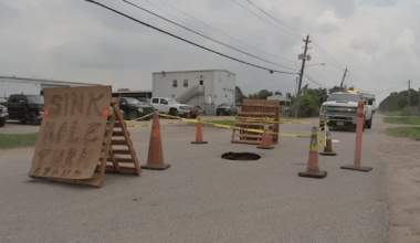 Wastewater line issue causes hole in middle of East Anderson Road in southwest Houston