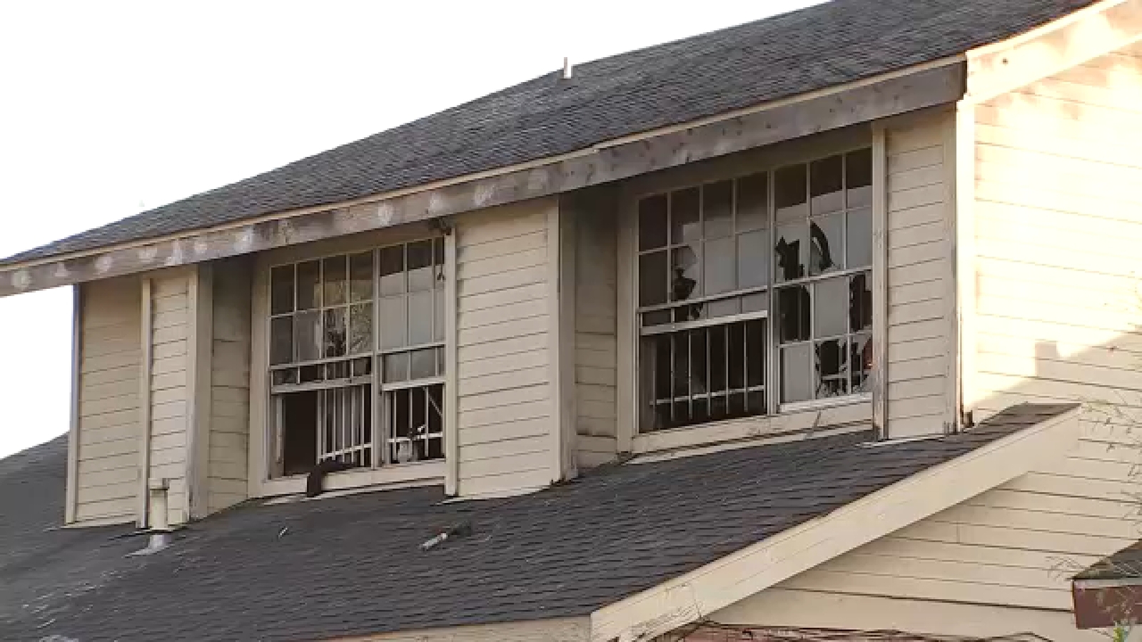 5 people injured, including 3-year-old child, in northwest Harris County house fire, firefighters say
