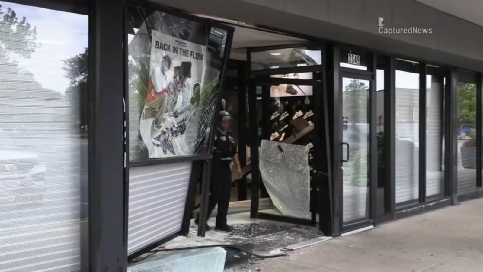 Chicago crime: Police department links crash-and-grab burglary incidents at Foot Locker stores in Englewood, Bronzeville