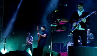 'They Killed Indie Rock': Fans Feared It, but Instead, This Band Defined the Genre's Mainstream Rise (Without Selling Out) - Ultimate Guitar