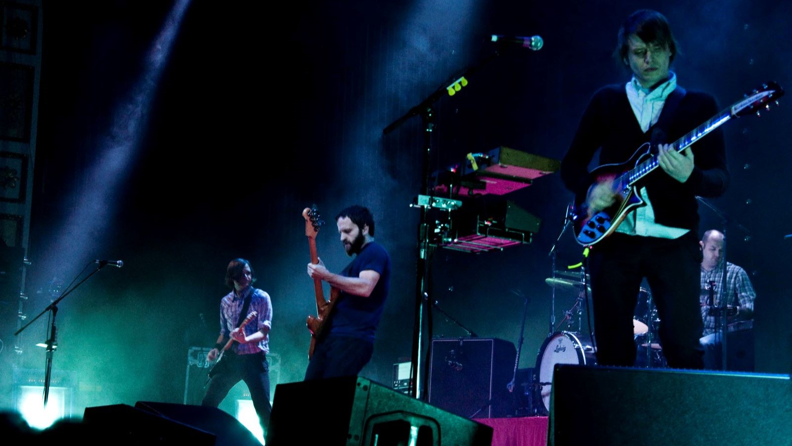'They Killed Indie Rock': Fans Feared It, but Instead, This Band Defined the Genre's Mainstream Rise (Without Selling Out) - Ultimate Guitar