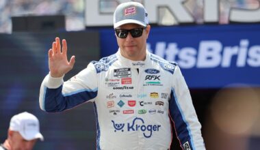 NASCAR Cup Series driver Chase Elliott (9) leads the field on a restart during the Autotrader EchoPark Automotive 400 at Dover Motor Speedway.