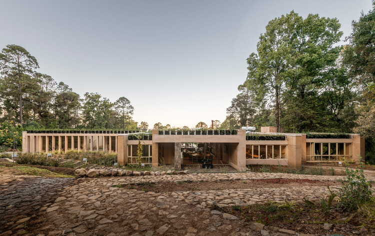 KM House / Grupo Lateral Arquitectura y Construcción, Ruíz Galindo - Image 1 of 28