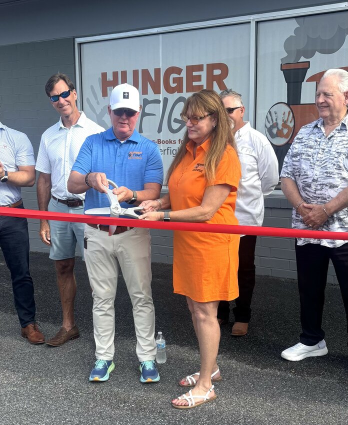 Dean and Sherri Porter cut the ribbon to officially open their new location.