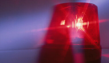 Phoenix police ID man taken to hospital with fatal gunshot wound, search for suspect