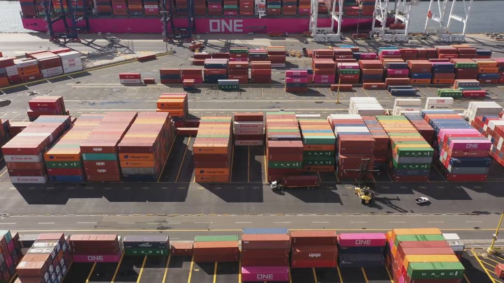 Click to play video: 'Smart strategy or giving in? Canada drops some retaliatory tariffs against the U.S.'
