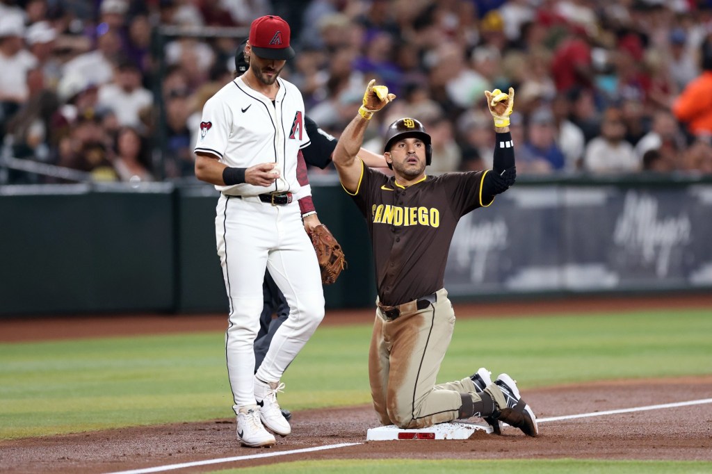 Padres continue to outpace Diamondbacks, who have wilted in summer heat