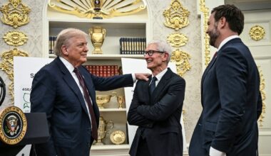 Apple, under Trump pressure, vows more U.S. investment