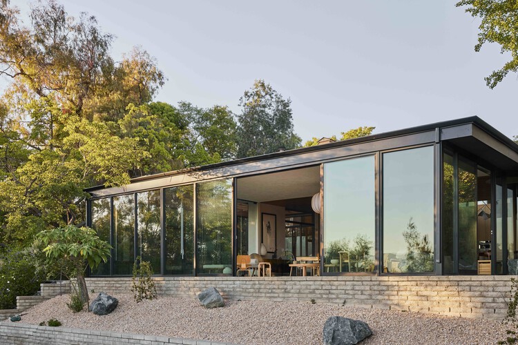 Glass Ridge House / OWIU Design - Image 1 of 23