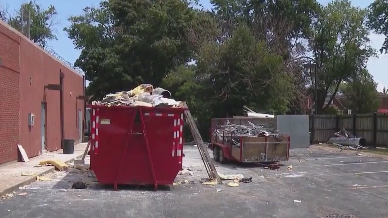 Chicago mayor, deputy mayor respond to illegal scrapyard on South Side