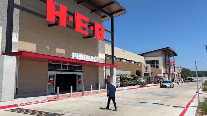 H-E-B customers express excitement for new Northwest Side store near UTSA campus