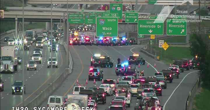 Crash involving multiple vehicles shuts down WB I-30 in Fort Worth