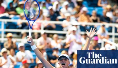 Iga Swiatek powers into first Cincinnati final with battling win over Rybakina | Tennis