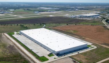 Taiwan supercomputer manufacturer selects Fort Worth for new AI plants, creating 800 jobs