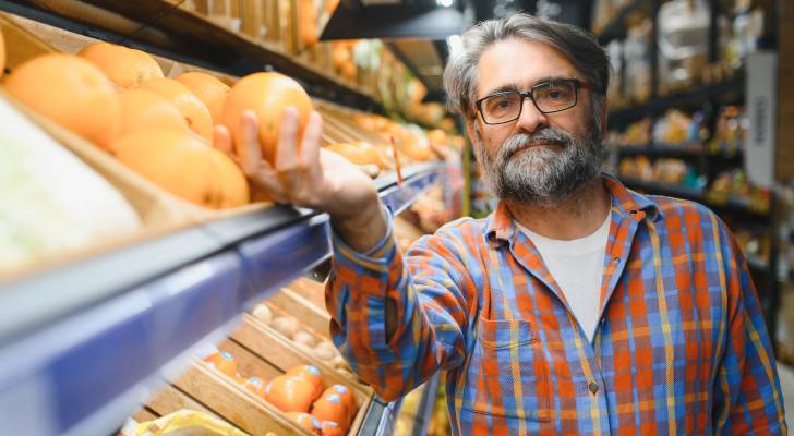 I can retire at 66 with $550,000 in the bank — and not a penny more. How do I make it last?