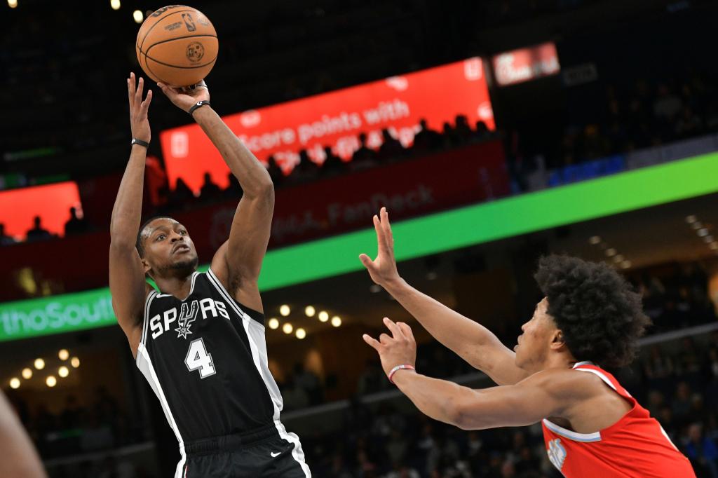 De'Aaron Fox agrees to four-year, $229 million Spurs extension