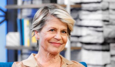Linda Hamilton shares candid mental health update - Celebrity News - Entertainment