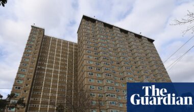 Engineer who helped build Melbourne’s public housing towers condemns plan to demolish ‘icons’ | Victoria