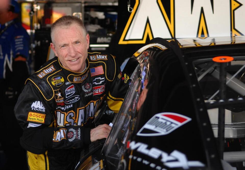 Mark Martin Reveals How Bobby Allison’s Surprise Endorsement Changed His NASCAR Career
