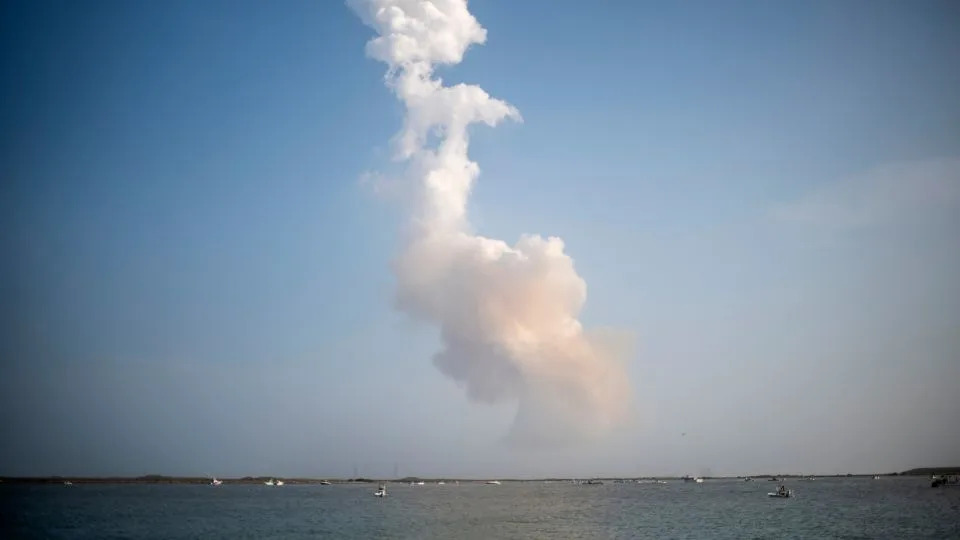 A plume of exhaust trails from a Starship rocket after a test launch from South Texas on May 27. - Sergio Flores/AFP/Getty Images